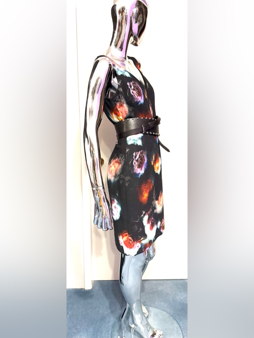 🏖️Summer Sale: Paul Smith Black sleeveless Dress with Multicolor Floral blots - Picture 3 of 8